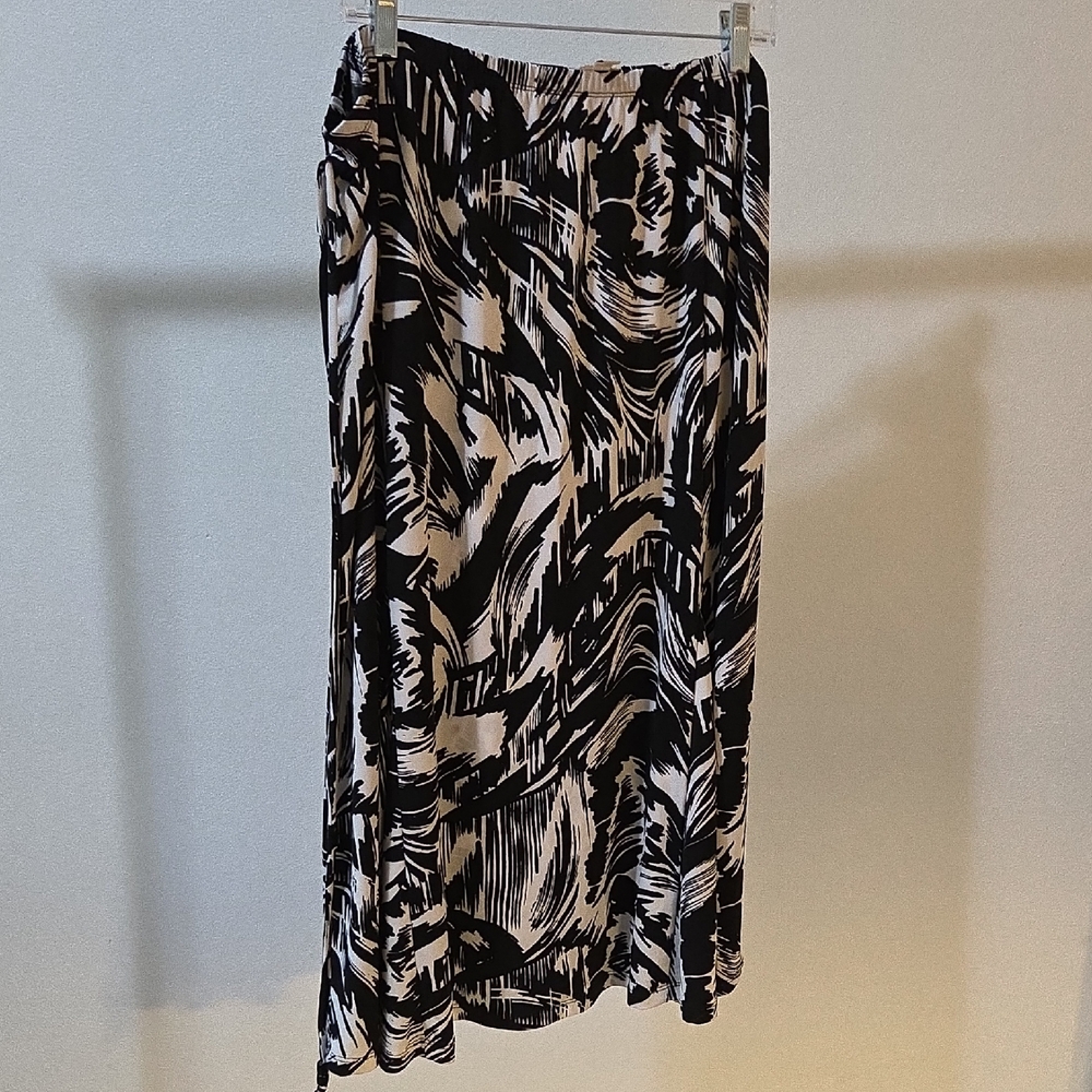 JM Collection Black and Cream Abstract Maxi Skirt